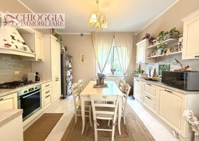 RIF.849 - SOTTOMARINA CENTRO, 130 mq CON INGRESSO INDIPENDENTE.