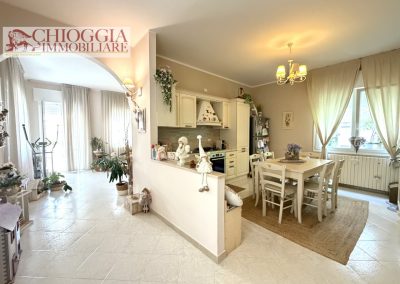 RIF.849 - SOTTOMARINA CENTRO, 130 mq CON INGRESSO INDIPENDENTE.