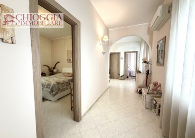 RIF.849 - SOTTOMARINA CENTRO, 130 mq CON INGRESSO INDIPENDENTE.