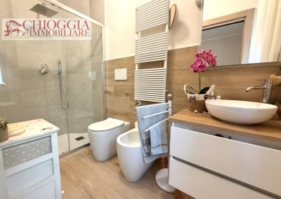 RIF.849 - SOTTOMARINA CENTRO, 130 mq CON INGRESSO INDIPENDENTE.