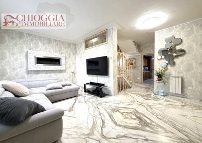 RIF.95 - SOTTOMARINA, VILLA A SCHIERA DI TESTA.