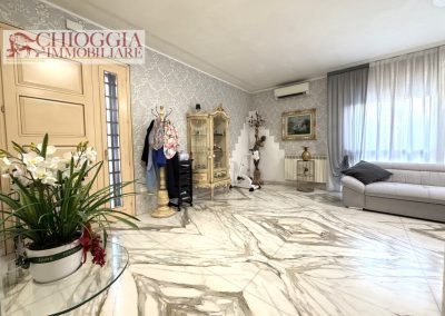 RIF.95 - SOTTOMARINA, VILLA A SCHIERA DI TESTA.