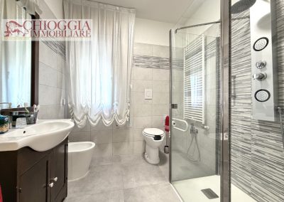 RIF.95 - SOTTOMARINA, VILLA A SCHIERA DI TESTA.
