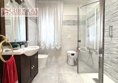 RIF.95 - SOTTOMARINA, VILLA A SCHIERA DI TESTA.