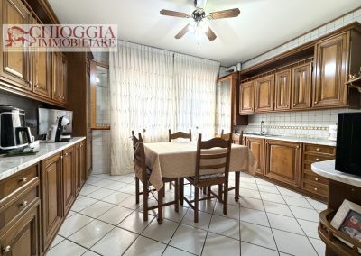 RIF.95 - SOTTOMARINA, VILLA A SCHIERA DI TESTA.