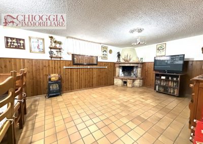 RIF.95 - SOTTOMARINA, VILLA A SCHIERA DI TESTA.