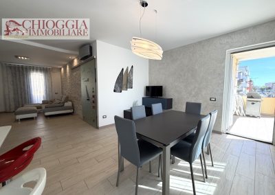 RIF.164-SOTTOMARINA, APPARTAMENTO RISTRUTTURATO DI 90m. CON TERRAZZO E GARAGE