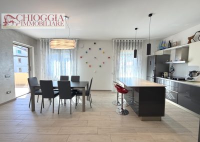 RIF.164-SOTTOMARINA, APPARTAMENTO RISTRUTTURATO DI 90m. CON TERRAZZO E GARAGE