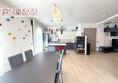 RIF.164-SOTTOMARINA, APPARTAMENTO RISTRUTTURATO DI 90m. CON TERRAZZO E GARAGE