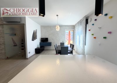 RIF.164-SOTTOMARINA, APPARTAMENTO RISTRUTTURATO DI 90m. CON TERRAZZO E GARAGE