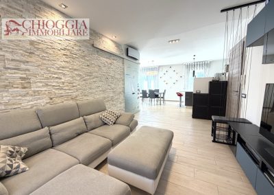 RIF.164-SOTTOMARINA, APPARTAMENTO RISTRUTTURATO DI 90m. CON TERRAZZO E GARAGE