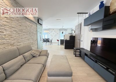 RIF.164-SOTTOMARINA, APPARTAMENTO RISTRUTTURATO DI 90m. CON TERRAZZO E GARAGE