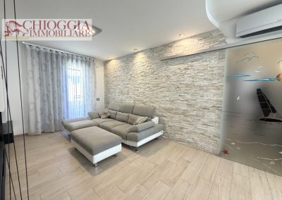 RIF.164-SOTTOMARINA, APPARTAMENTO RISTRUTTURATO DI 90m. CON TERRAZZO E GARAGE