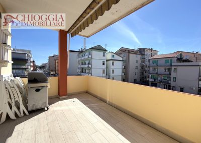 RIF.164-SOTTOMARINA, APPARTAMENTO RISTRUTTURATO DI 90m. CON TERRAZZO E GARAGE