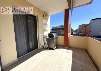 RIF.164-SOTTOMARINA, APPARTAMENTO RISTRUTTURATO DI 90m. CON TERRAZZO E GARAGE