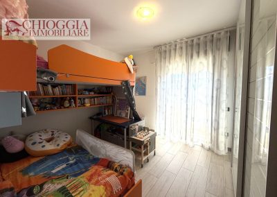 RIF.164-SOTTOMARINA, APPARTAMENTO RISTRUTTURATO DI 90m. CON TERRAZZO E GARAGE