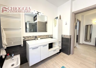 RIF.164-SOTTOMARINA, APPARTAMENTO RISTRUTTURATO DI 90m. CON TERRAZZO E GARAGE