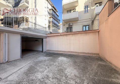 RIF.202 – SOTTOMARINA, GARAGE NEI PRESSI DI VIALE MEDITERRANEO VICINO ALLA SPIAGGIA