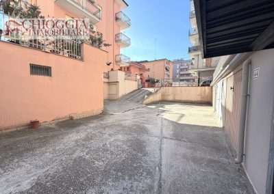 RIF.202 - SOTTOMARINA, GARAGE NEI PRESSI DI VIALE MEDITERRANEO VICINO ALLA SPIAGGIA