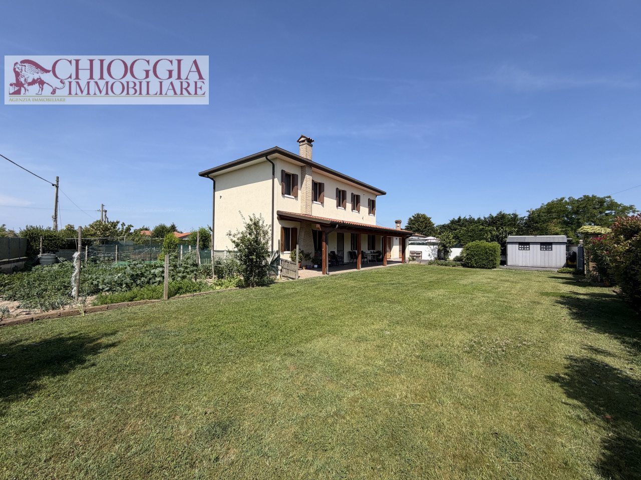 RIF.94 – CASA SINGOLA CON GIARDINO. Euro 260.000.