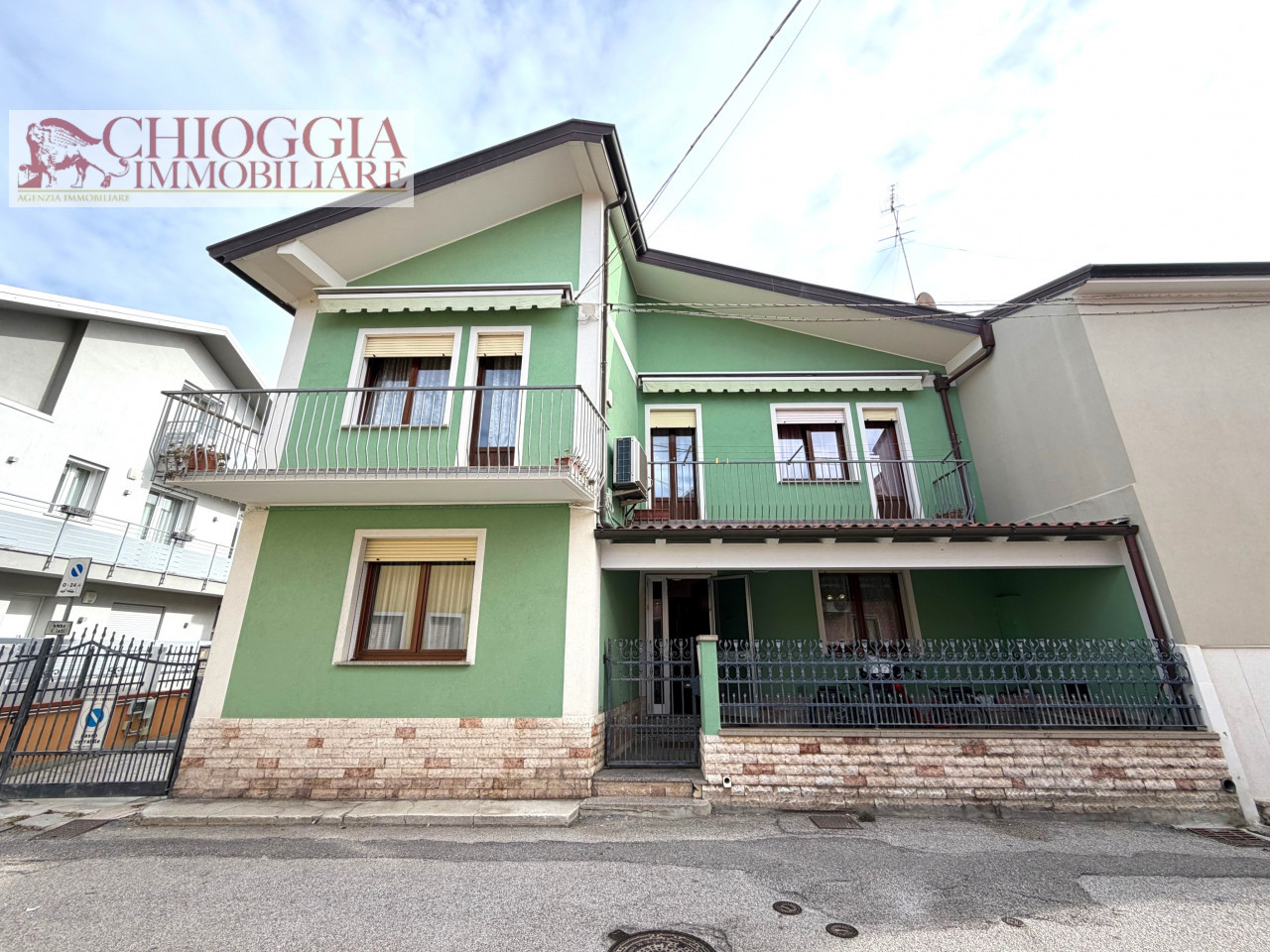 RIF.958 – SOTTOMARINA, CASA CON CORTILE E TERRAZZO ABITABILE