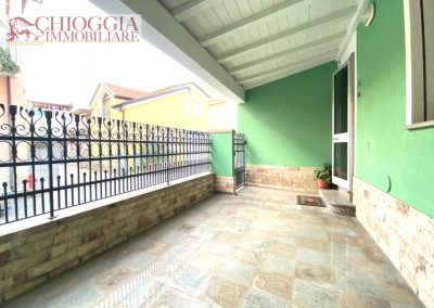 RIF.958 - SOTTOMARINA, CASA CON CORTILE E TERRAZZO ABITABILE