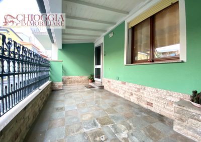 RIF.958 - SOTTOMARINA, CASA CON CORTILE E TERRAZZO ABITABILE