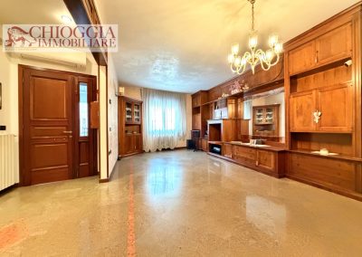 RIF.958 - SOTTOMARINA, CASA CON CORTILE E TERRAZZO ABITABILE