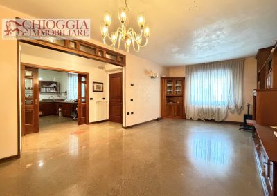RIF.958 - SOTTOMARINA, CASA CON CORTILE E TERRAZZO ABITABILE