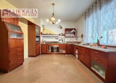 RIF.958 - SOTTOMARINA, CASA CON CORTILE E TERRAZZO ABITABILE