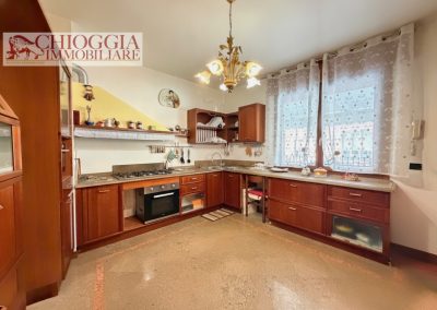 RIF.958 - SOTTOMARINA, CASA CON CORTILE E TERRAZZO ABITABILE