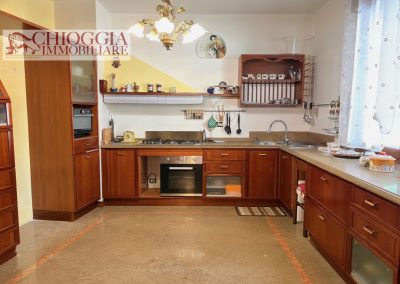 RIF.958 - SOTTOMARINA, CASA CON CORTILE E TERRAZZO ABITABILE