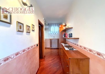 RIF.958 - SOTTOMARINA, CASA CON CORTILE E TERRAZZO ABITABILE