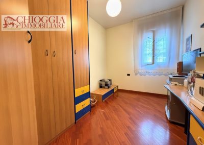 RIF.958 - SOTTOMARINA, CASA CON CORTILE E TERRAZZO ABITABILE