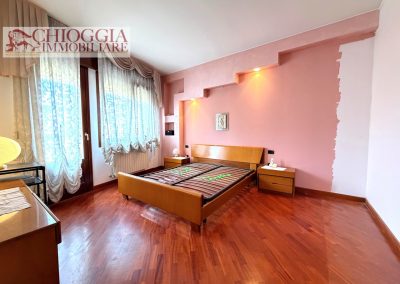 RIF.958 - SOTTOMARINA, CASA CON CORTILE E TERRAZZO ABITABILE