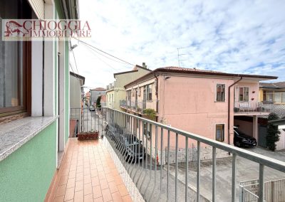 RIF.958 - SOTTOMARINA, CASA CON CORTILE E TERRAZZO ABITABILE