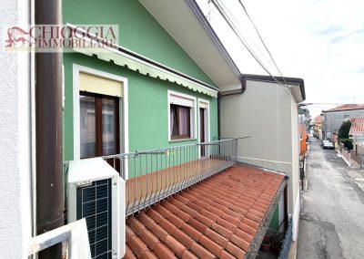 RIF.958 - SOTTOMARINA, CASA CON CORTILE E TERRAZZO ABITABILE