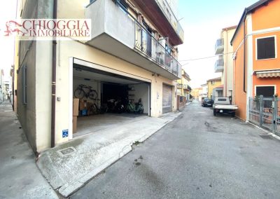 RIF.958 - SOTTOMARINA, CASA CON CORTILE E TERRAZZO ABITABILE