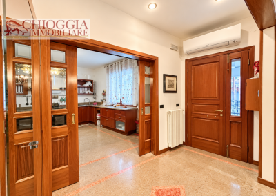 RIF.958 - SOTTOMARINA, CASA CON CORTILE, TERRAZZO E GARAGE