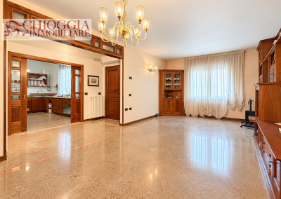 RIF.958 - SOTTOMARINA, CASA CON CORTILE, TERRAZZO E GARAGE