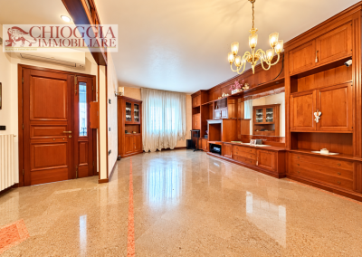 RIF.958 - SOTTOMARINA, CASA CON CORTILE, TERRAZZO E GARAGE