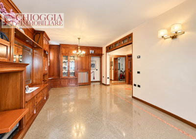 RIF.958 - SOTTOMARINA, CASA CON CORTILE, TERRAZZO E GARAGE