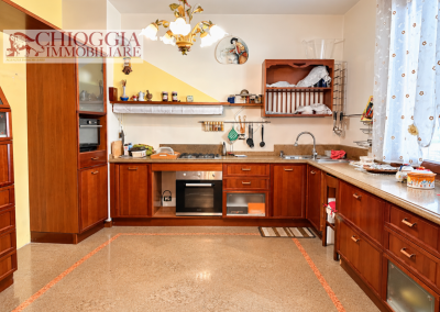 RIF.958 - SOTTOMARINA, CASA CON CORTILE, TERRAZZO E GARAGE