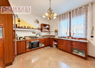 RIF.958 - SOTTOMARINA, CASA CON CORTILE, TERRAZZO E GARAGE
