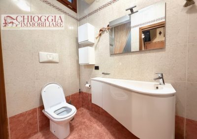 RIF.958 - SOTTOMARINA, CASA CON CORTILE, TERRAZZO E GARAGE