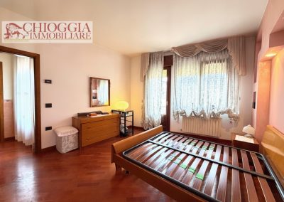 RIF.958 - SOTTOMARINA, CASA CON CORTILE, TERRAZZO E GARAGE