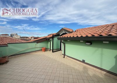 RIF.958 - SOTTOMARINA, CASA CON CORTILE, TERRAZZO E GARAGE