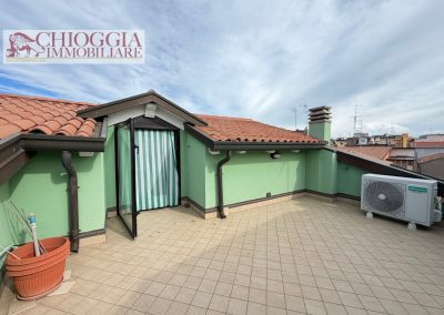 RIF.958 - SOTTOMARINA, CASA CON CORTILE, TERRAZZO E GARAGE